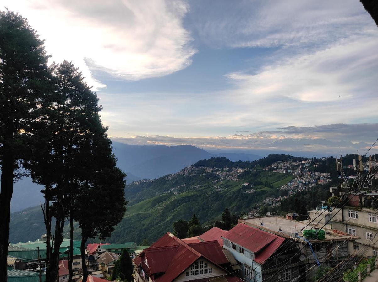 Wind Home Darjeeling- Budget Hotel Near Mall Дарджилинг Экстерьер фото