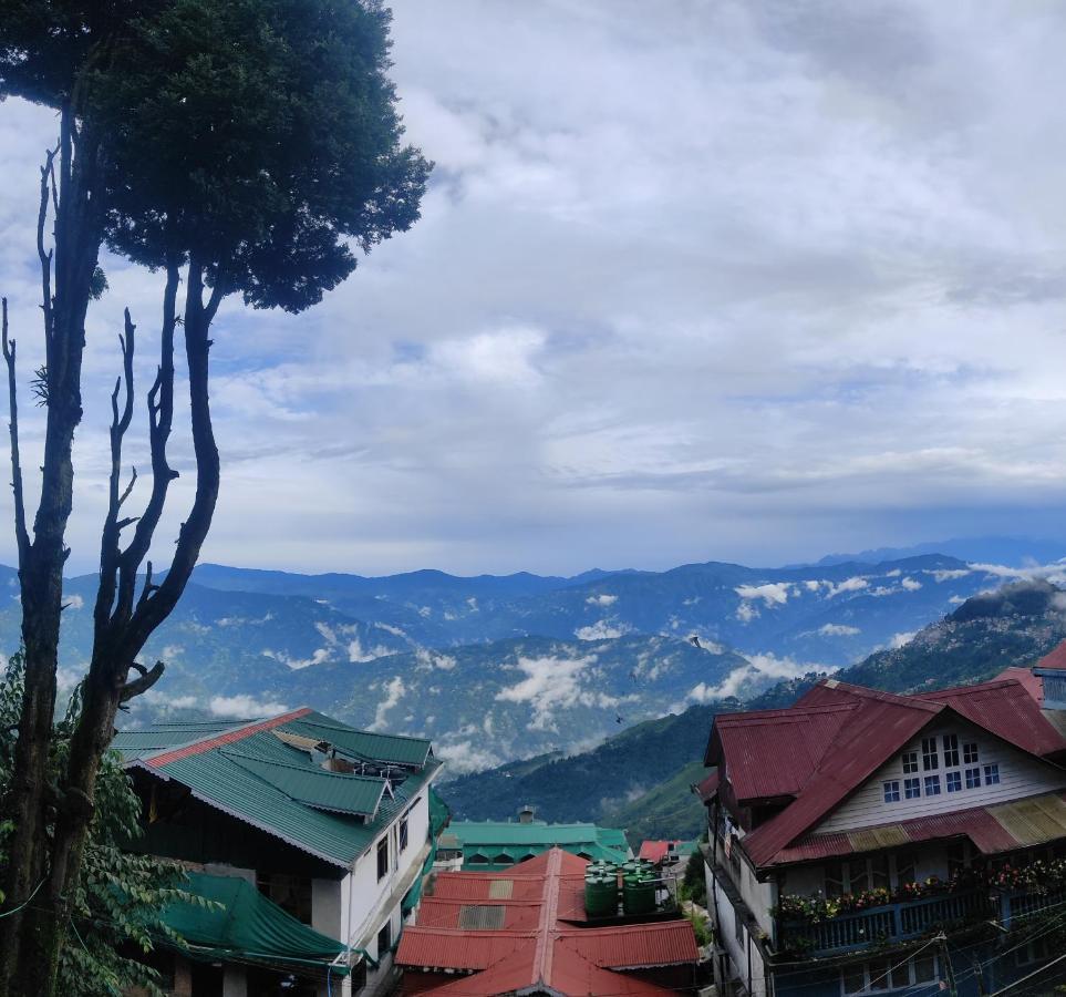 Wind Home Darjeeling- Budget Hotel Near Mall Дарджилинг Экстерьер фото